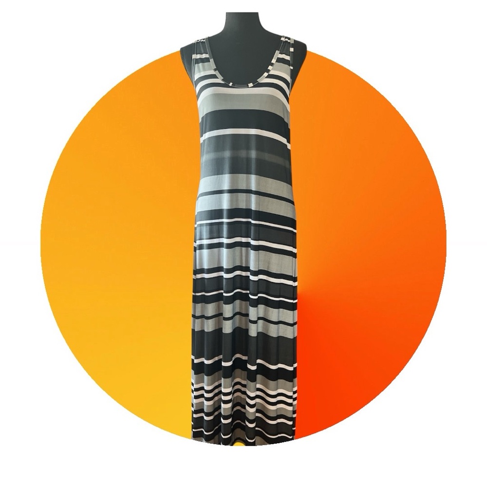 Black and White Sleeveless Halter Maxi Sundress